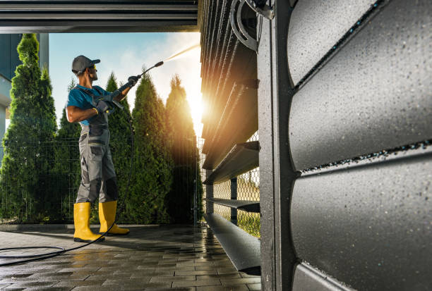 Best Pressure Washing Contractors  in Mishicot, WI